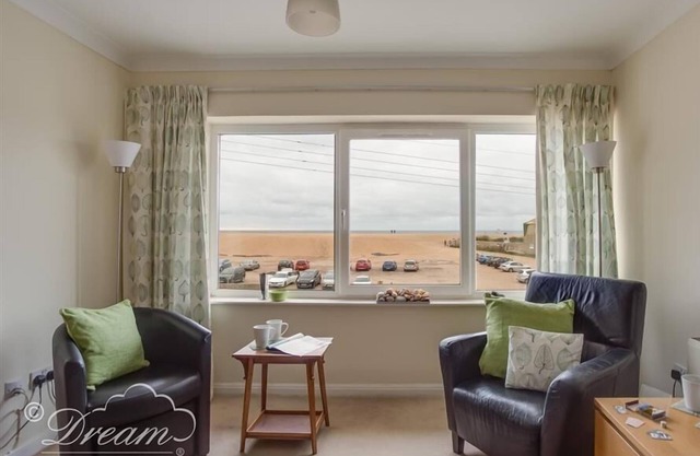 VISTA JURÁSICA, romántica en West Bay, Ref 994311