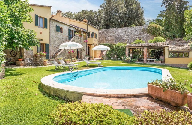 Alojamiento de 7 habitaciones en Cortona AR