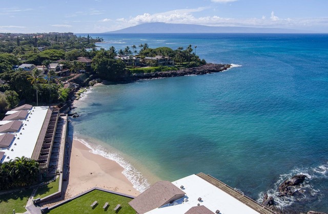 Kahana Sunset C7 2 Bedroom Condo by RedAwning