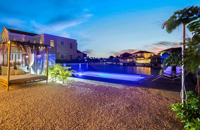 Kas Azul - Water front with private pool
