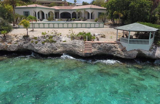 Kas Berde Kanti Laman - Villa de vacaciones frente al mar con piscina privada y 3 dormitorios