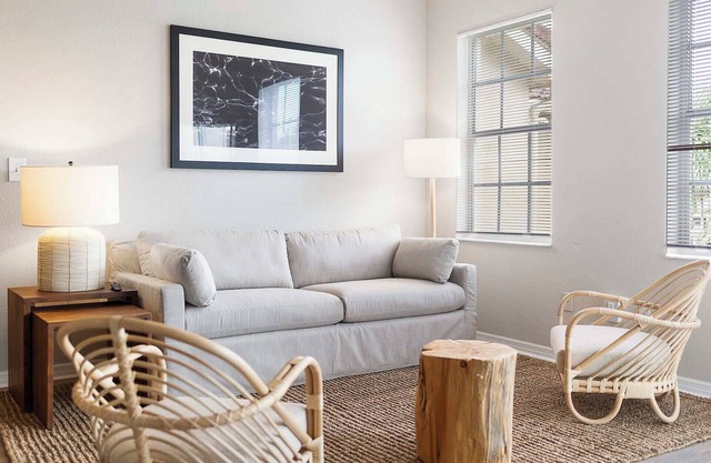 Kasa | Traditional 2BD + Private Balcony | Wellington