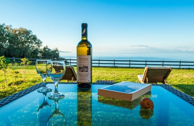 Kavos Psarou construido en piedra y madera frente al mar con vistas al mar villa tradicional / lux
