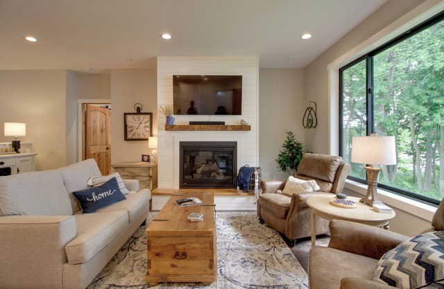 Kayaks & Dock: Lakefront Retreat in Alexandria