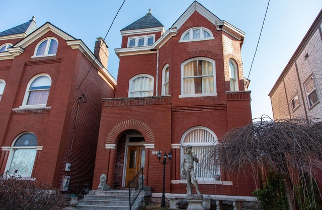 Majestuosa casa victoriana de 9 BD ubicada en el centro de Old Louisville