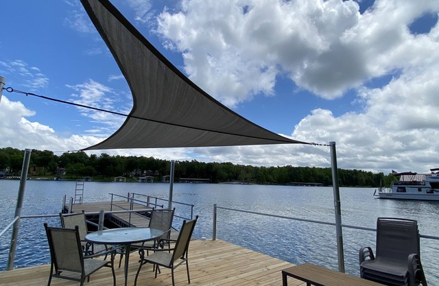 Kentucky Lakefront Water Home con muelle privado