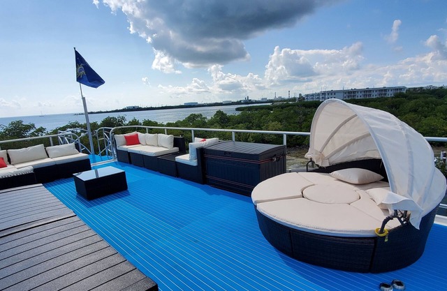 Key West Luxury Houseboat