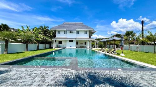 Khaolak Home - Large 16 Meters Lap Swimming Pool with 500Mbps private WIFI
