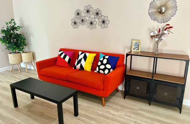 Kids Friendly Private 3 Bedroom Suite Large Pool Near Tramway and Balloon Park