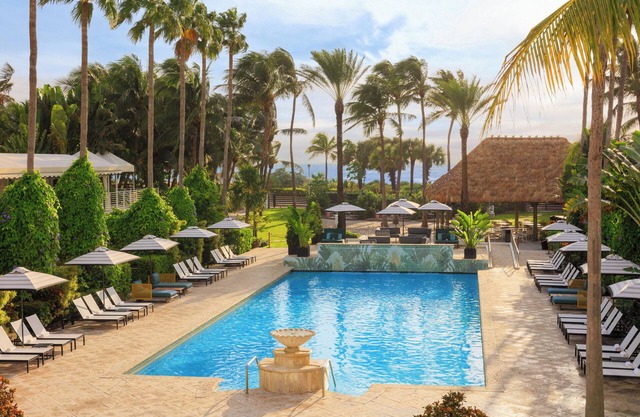 Kimpton Surfcomber Hotel by IHG