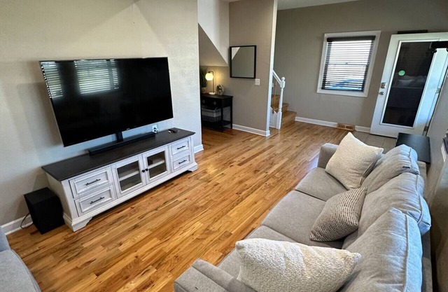 Cozy Gated Home Walk to Navy Base and Parks