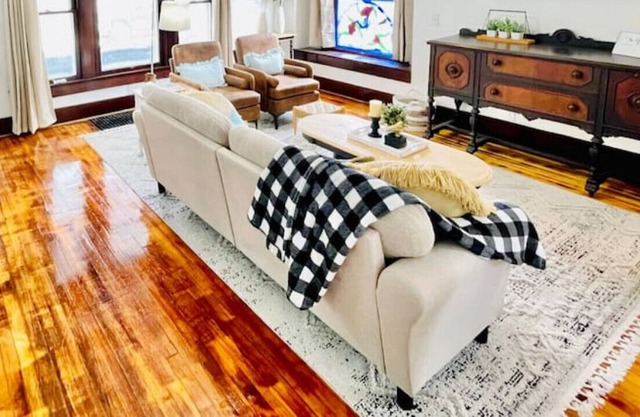 King Bed - Vintage Retreat in Historic Danville