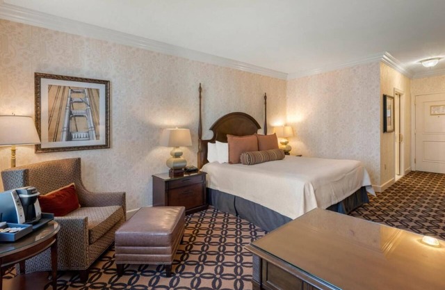 King Room at a 4.5⭐️ Hotel
