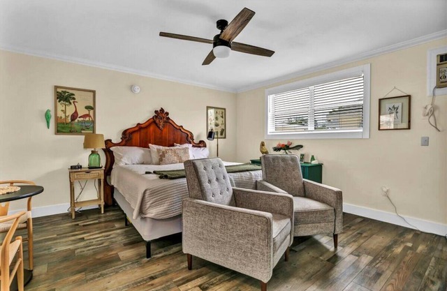 King Studio | Harbor Charm & Fast Wi-Fi