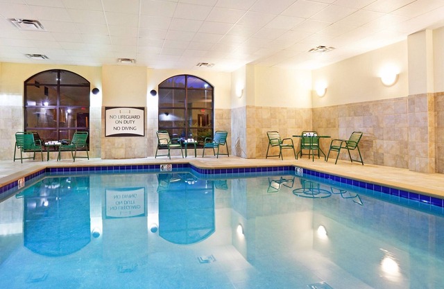 Suite King. Desayuno gratis. Piscina y gimnasio. ¡Cerca del arboreto de la Universidad de Tennessee!