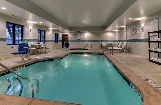 Suite King. Desayuno gratis. Piscina y jacuzzi. Transporte al aeropuerto. ¡Ideal para viajeros de negocios!
