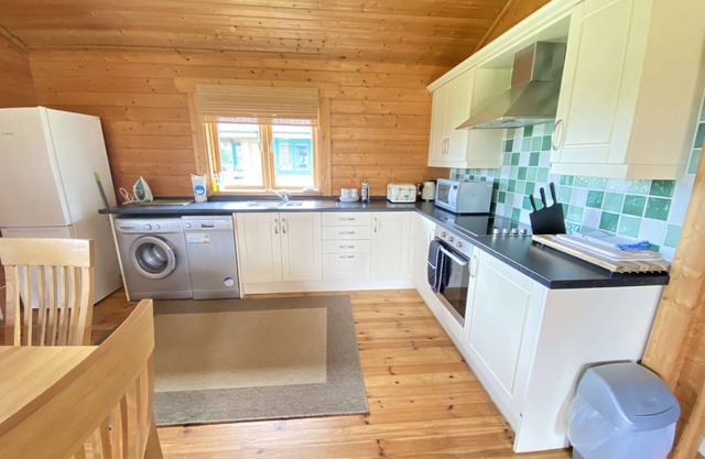 Kingfisher Lodge on Lake Pochard
