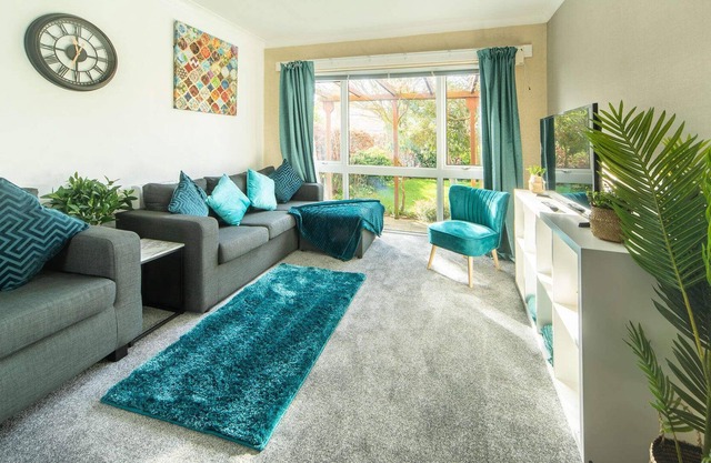 Kings Moor House - Lavender Stays, Wi-Fi, 9 guests