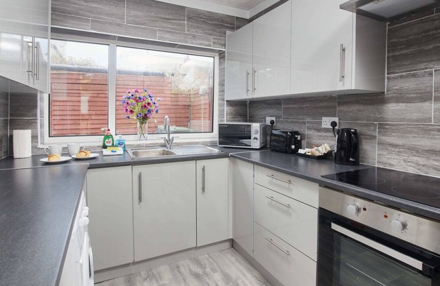 Lavender Stays - Kingston House; Wi-Fi, 6 guests