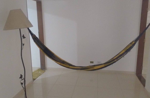Cocina, sala, dormitorio, baño con lavadero.