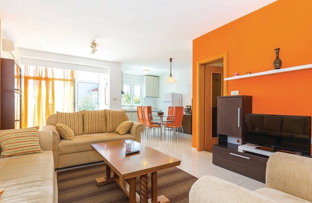 Alojamiento de 2 habitaciones en Kostrena