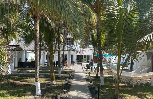 Escápate al Paraíso: Experimenta el Lujo de Kassamigos Beach House