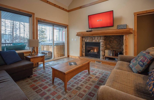 This condominium is a 3 bedroom(s), 3 bathrooms, located in Kimberley, BC.