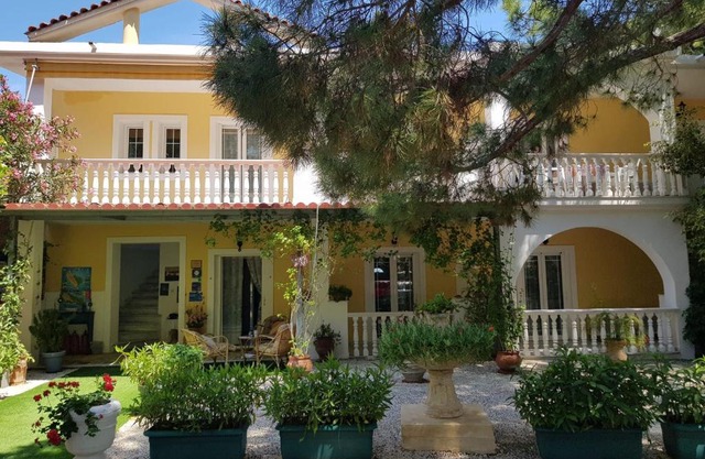 Kuris Studios & Apartments