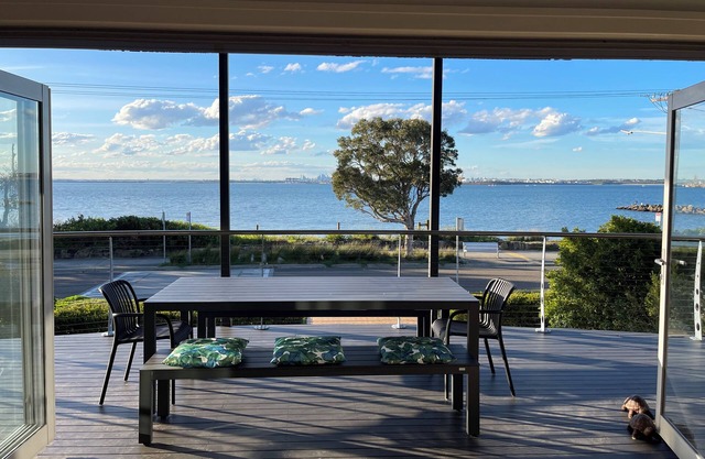 Kurnell Waterfront home. nBayView. Just a few steps to calm beach.