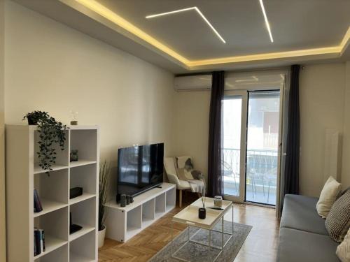 Kypseli Contemporary Comfort for 6