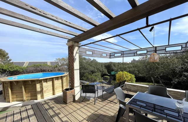 Pretty villa on the heights of Nîmes with above ground pool