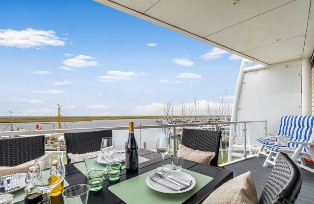"la mer" - best location, fantastic sea view, steam shower, parking lot