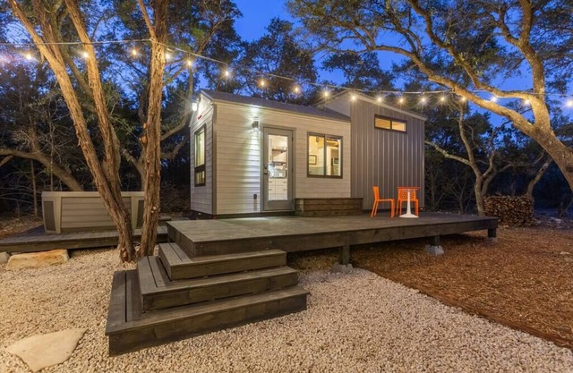 La Petite: una pequeña casa con bañera de hidromasaje ubicada en 3 acres privados