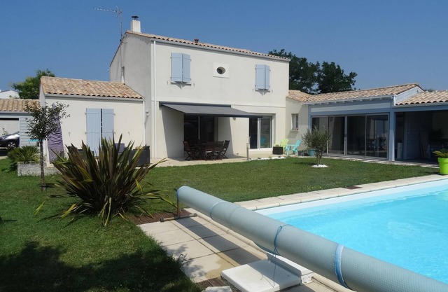 Casa bonita, con piscina, tranquilo, cerca de La Rochelle y Ilederé