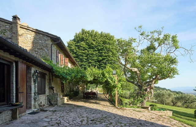 La Sentinella.Casa rural en las colinas de Asís con piscina y parque enla natura
