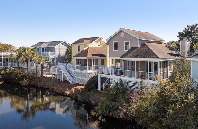 Lagoon view, screen porch w/ swing bed, Pool, near beach - 3 Pelican Bay