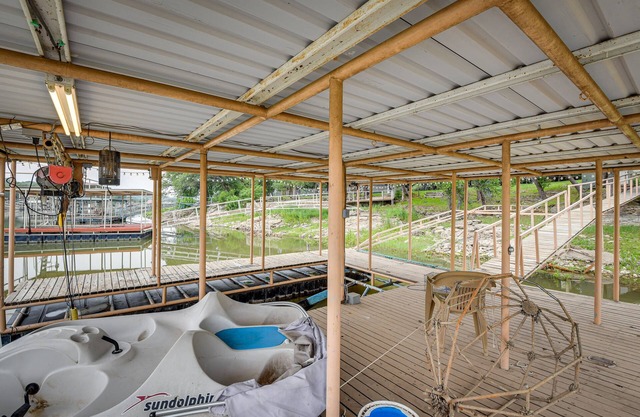 Lake Brownwood Home w/ Private Boat Dock!