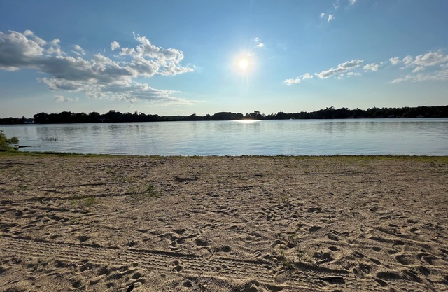Lake front Bliss/ Your perfect get away on the water.
