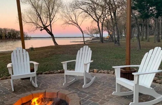 Lake Front Cabins: 1.5 acres, zip line, SUP, kayak