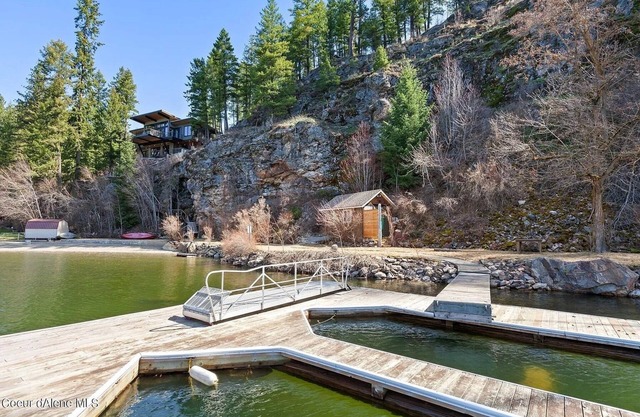 Lake Front Home w/ Spectacular Views & boat slips!
