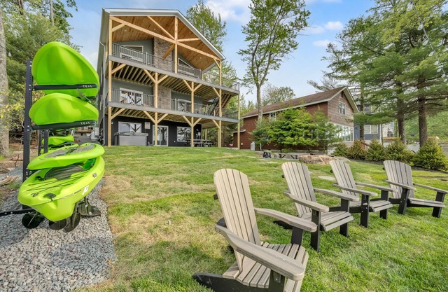 "Lake Front Livin" Beautiful Lake Front View, Private Beach, Dock, Firepit, Game Room, Kayak/ Canoe