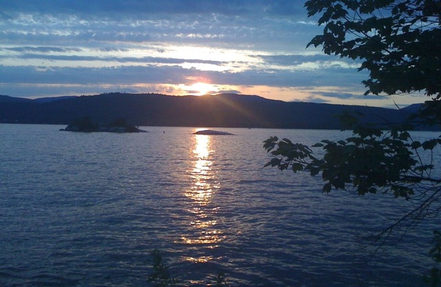 Lake George custom home 75 pies del borde de los lagos!