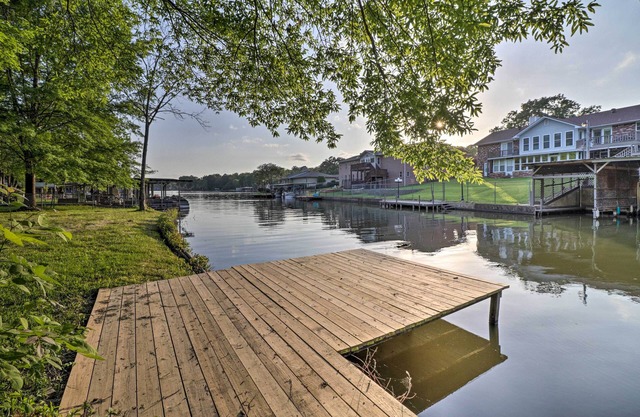 Lake Hamilton Home w/ Dock: 8 Mi to Hot Springs NP