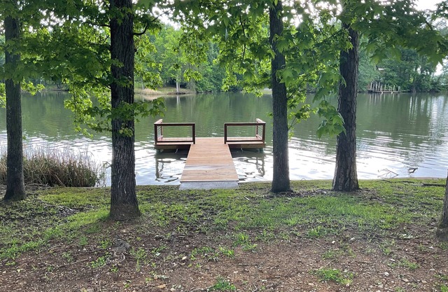 Lake home on Chickamauga Lake / Tennessee River. Driveway leads to boat ramp.