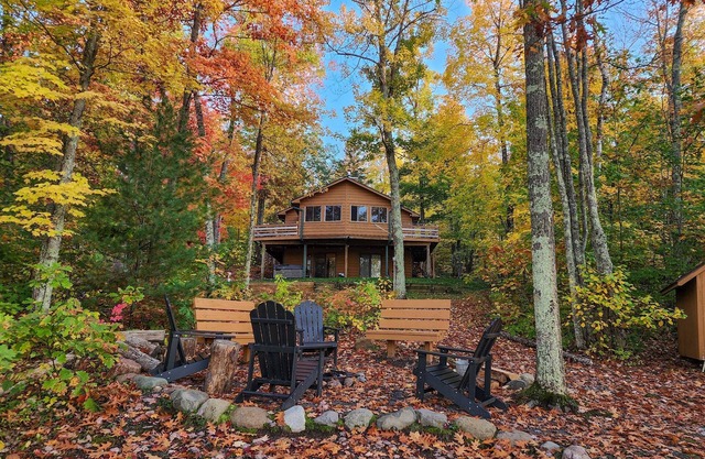 Available Labor Day-2 cabins, 2 kitchens, Hot Tub