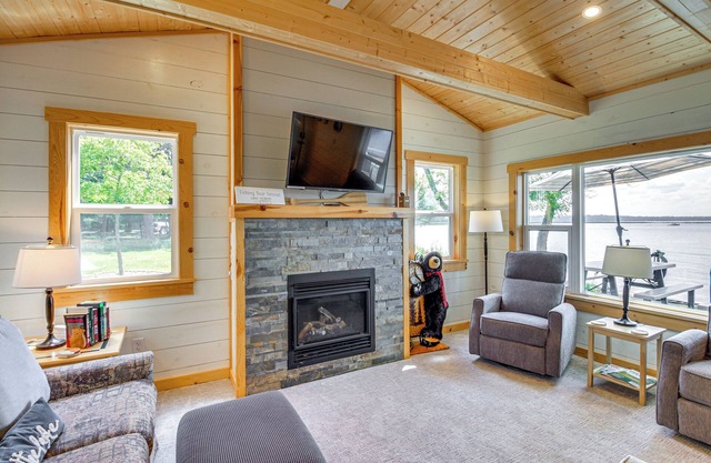 Lake Hubert Cabin w/ Private Deck + Boat Dock