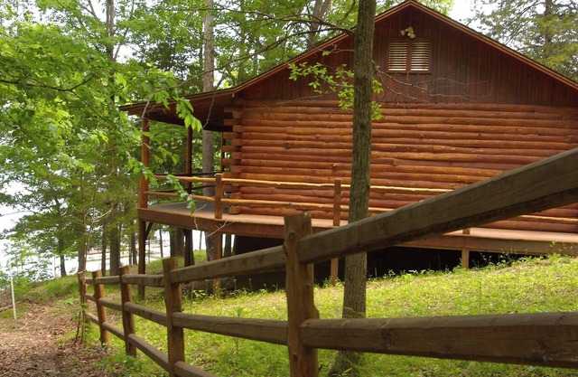 Luxury Log Cabin a orillas de un lago Beaver Con atracadero & cubierta de la nadada