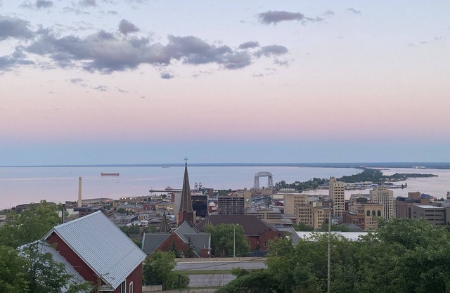 Vista panorámica del lago Superior y del puerto de Duluth