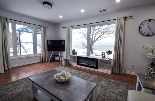 Lake View from Lakefront House: 10 Min to Byng Pool, Beach, & Rock Point Park