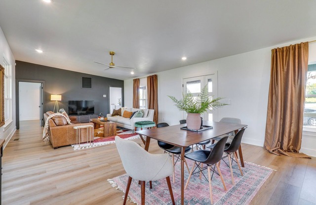 Lake-View Retreat w/ Grill in Eagle Rock!